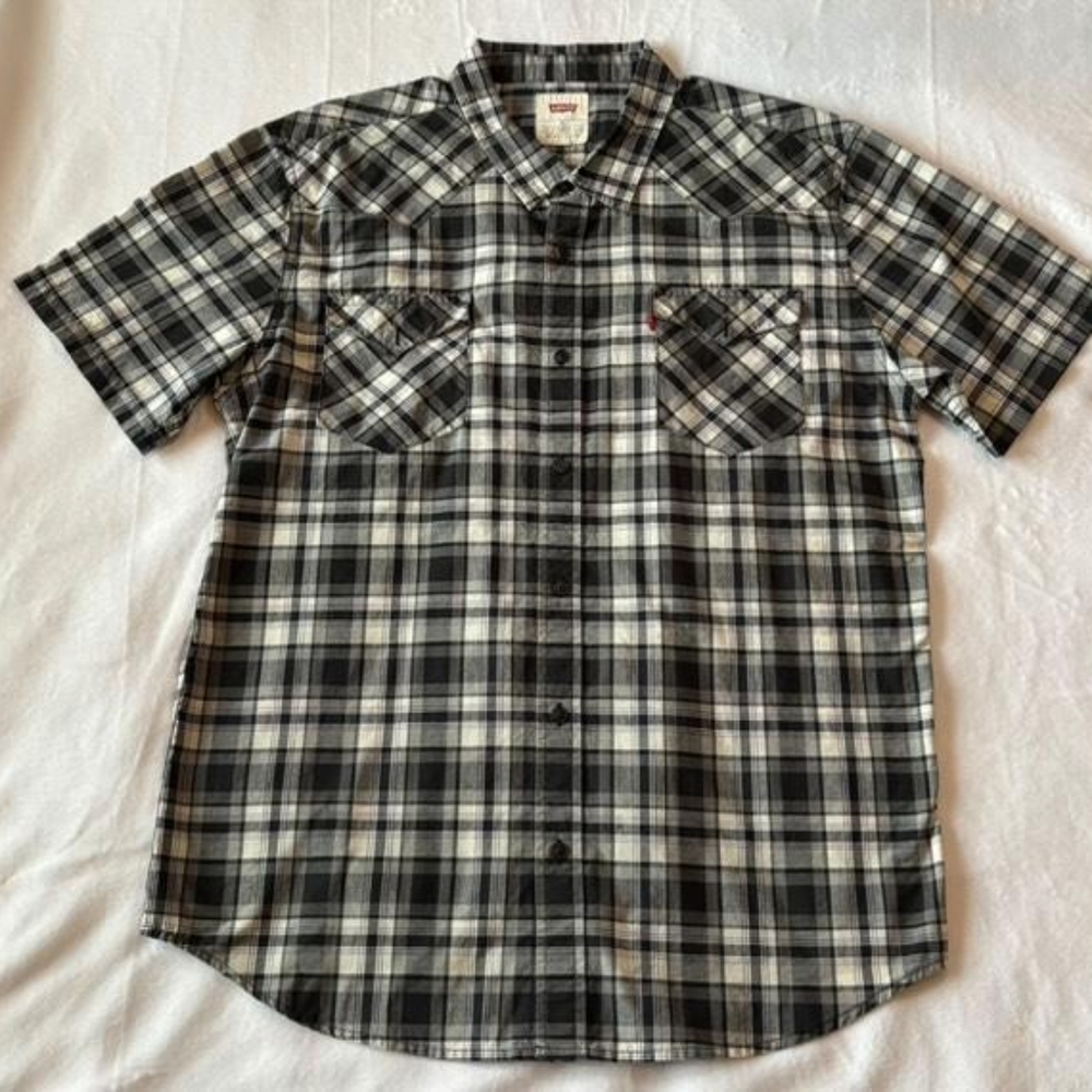 Black and white plaid Levi's button up